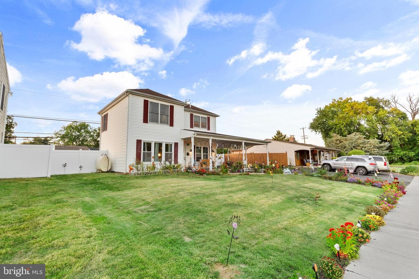 73 Graystone Lane photo 2