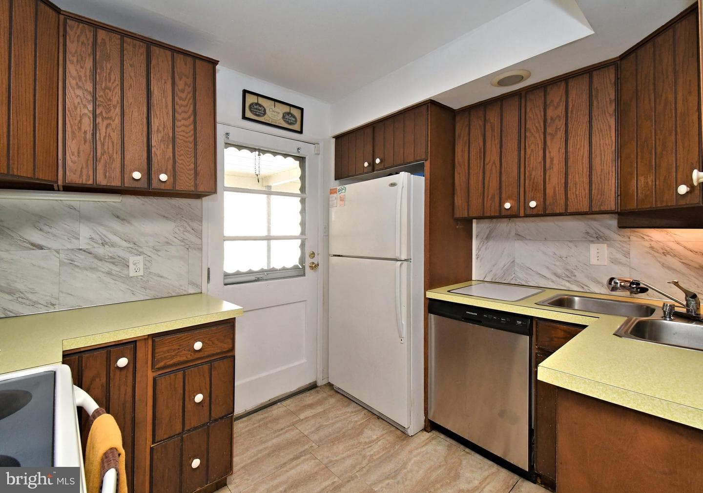 208 Suffolk Road photo 10