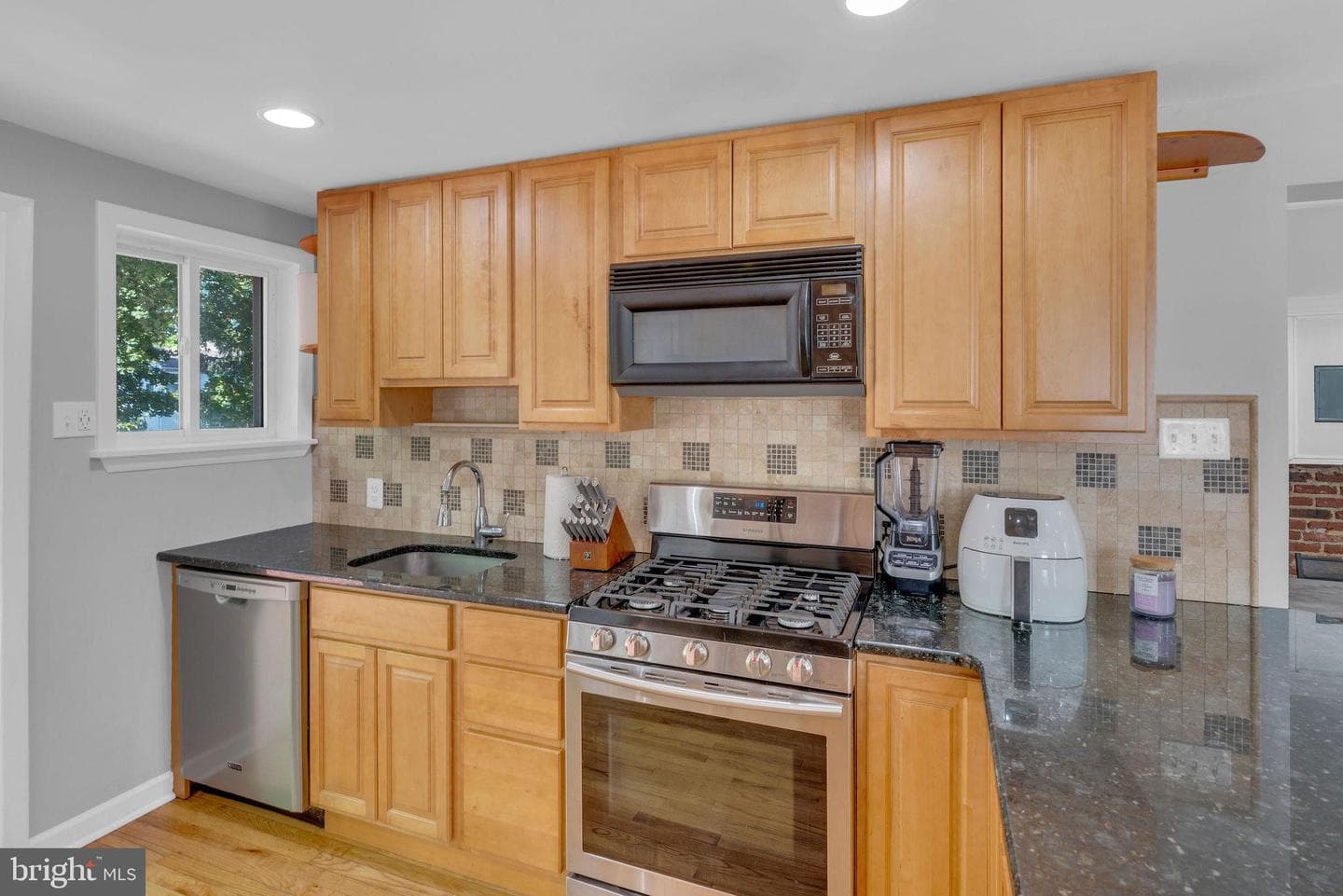 209 Clover Avenue photo 10