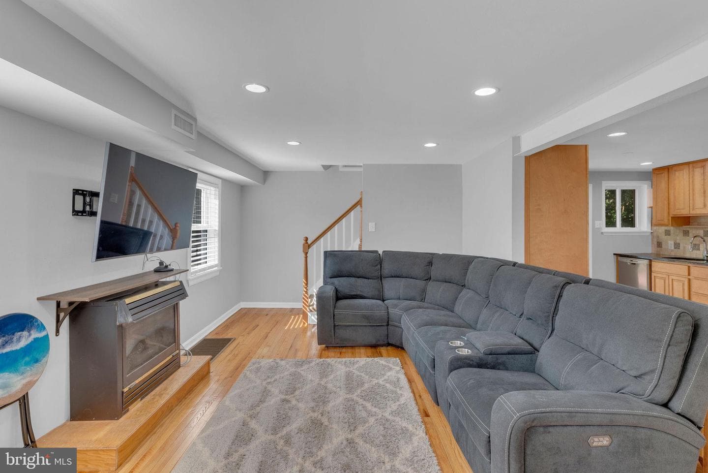 209 Clover Avenue photo 4