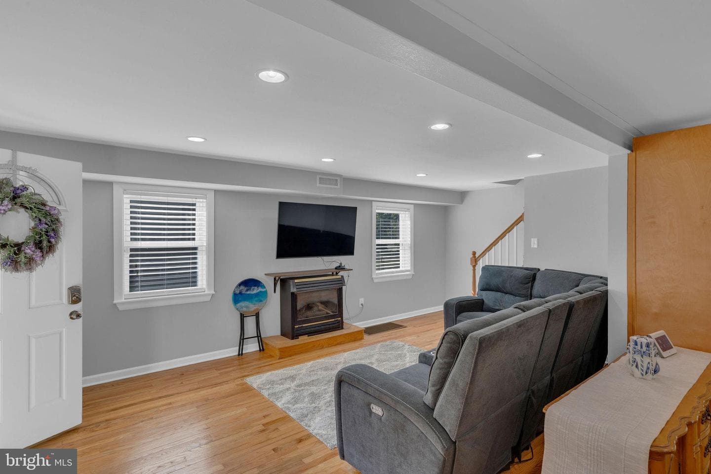209 Clover Avenue photo 5