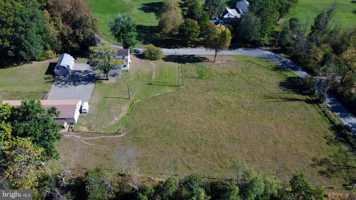 1765 Old Plains Road photo 41