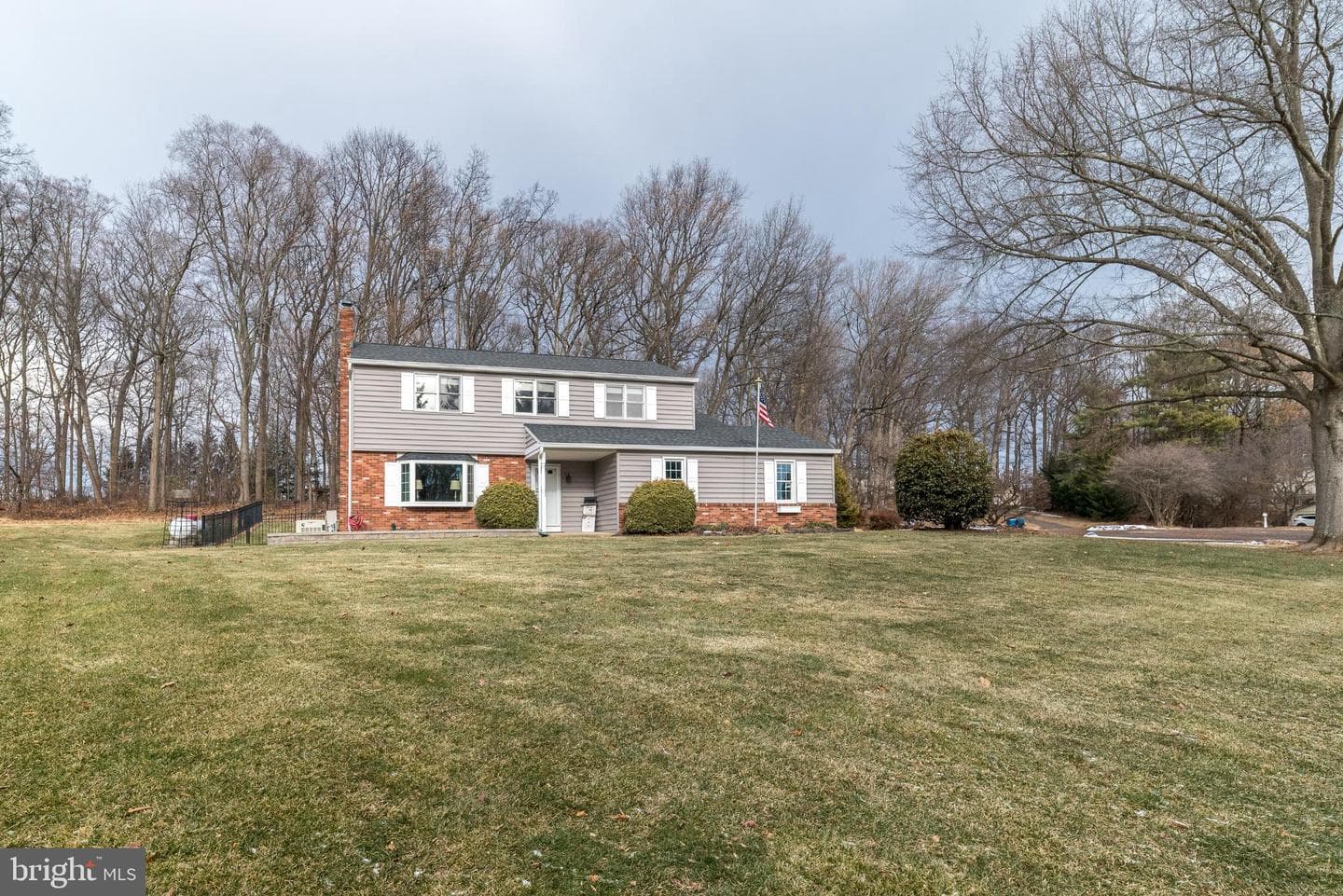 4672 Woodfield Circle photo 2