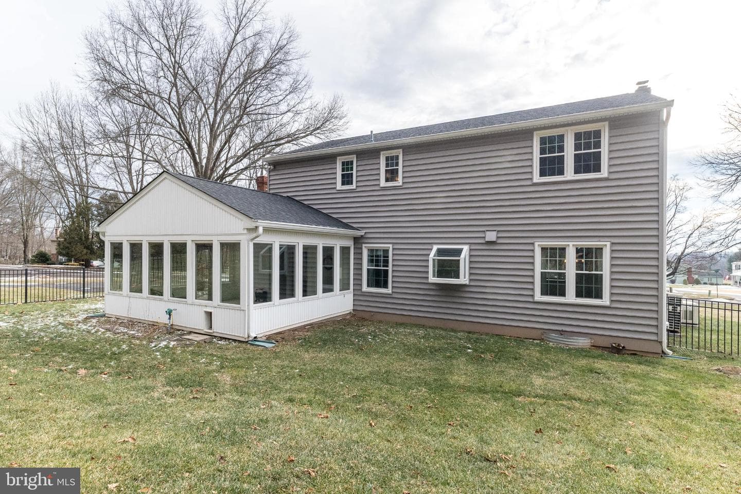 4672 Woodfield Circle photo 3