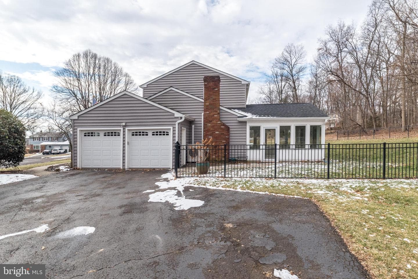 4672 Woodfield Circle photo 4