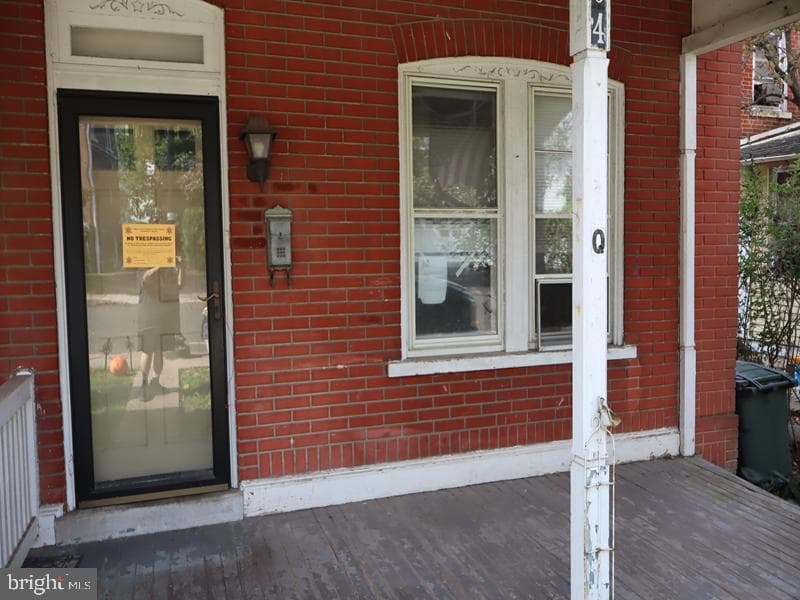 604 W Walnut Street photo 2