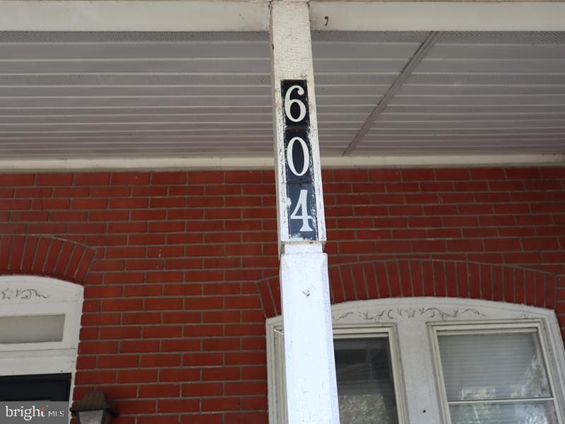 604 W Walnut Street photo 4