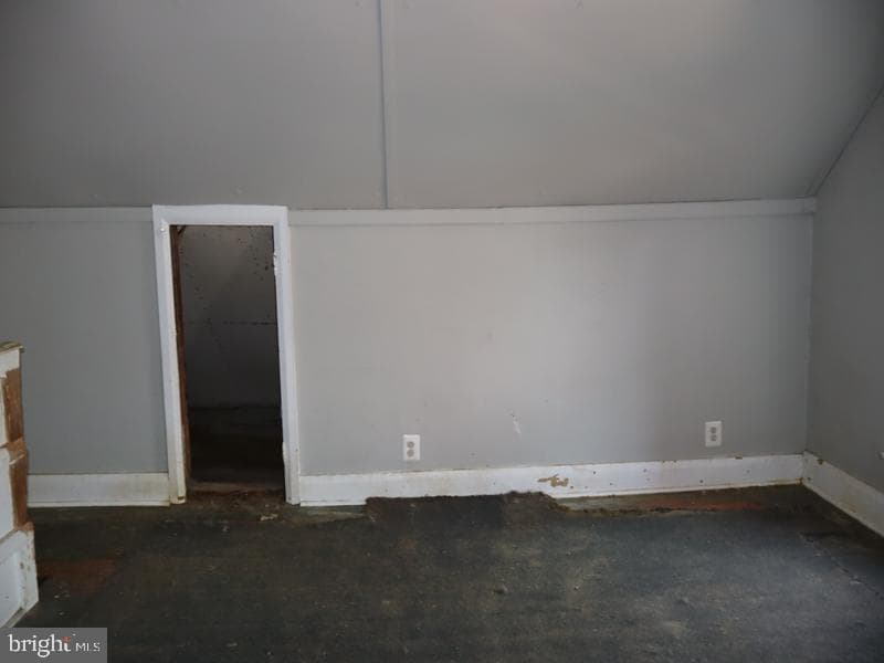 604 W Walnut Street photo 7