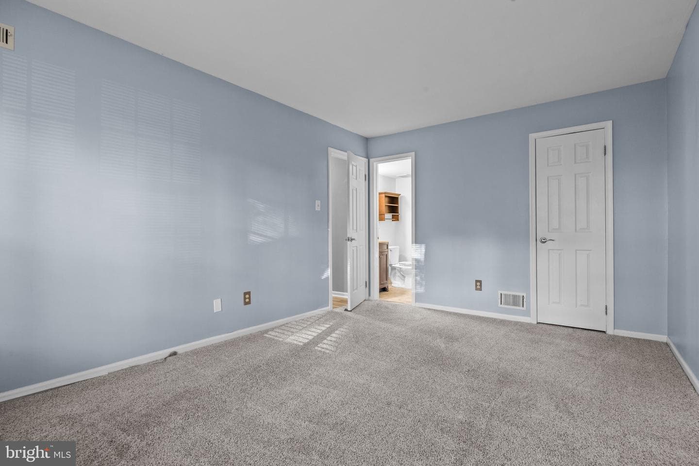 105 Hopkins Court photo 22
