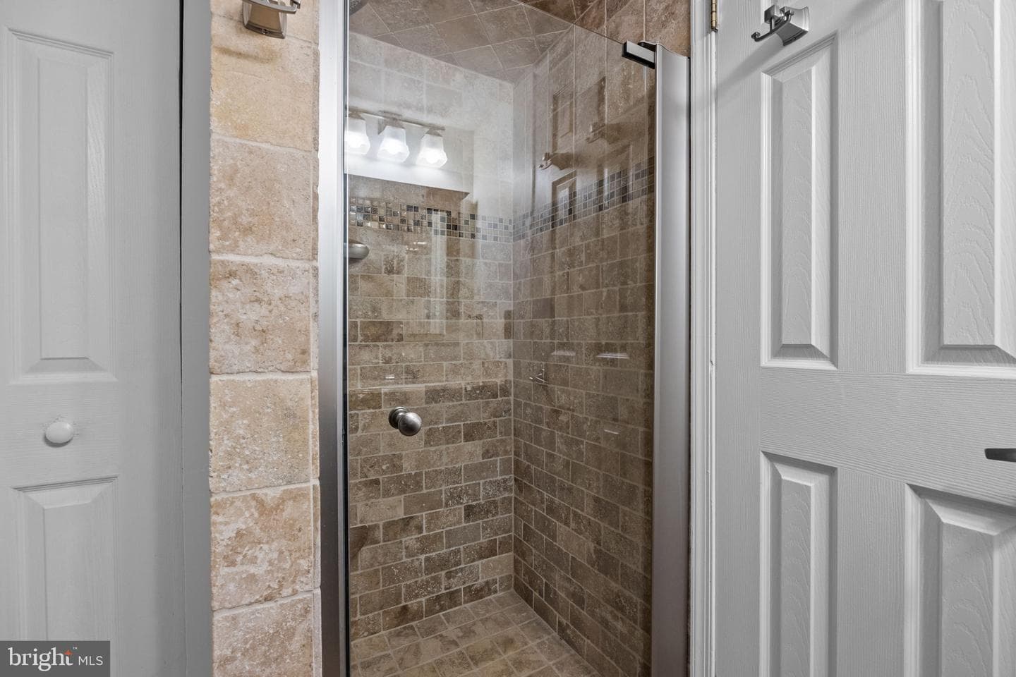 105 Hopkins Court photo 25
