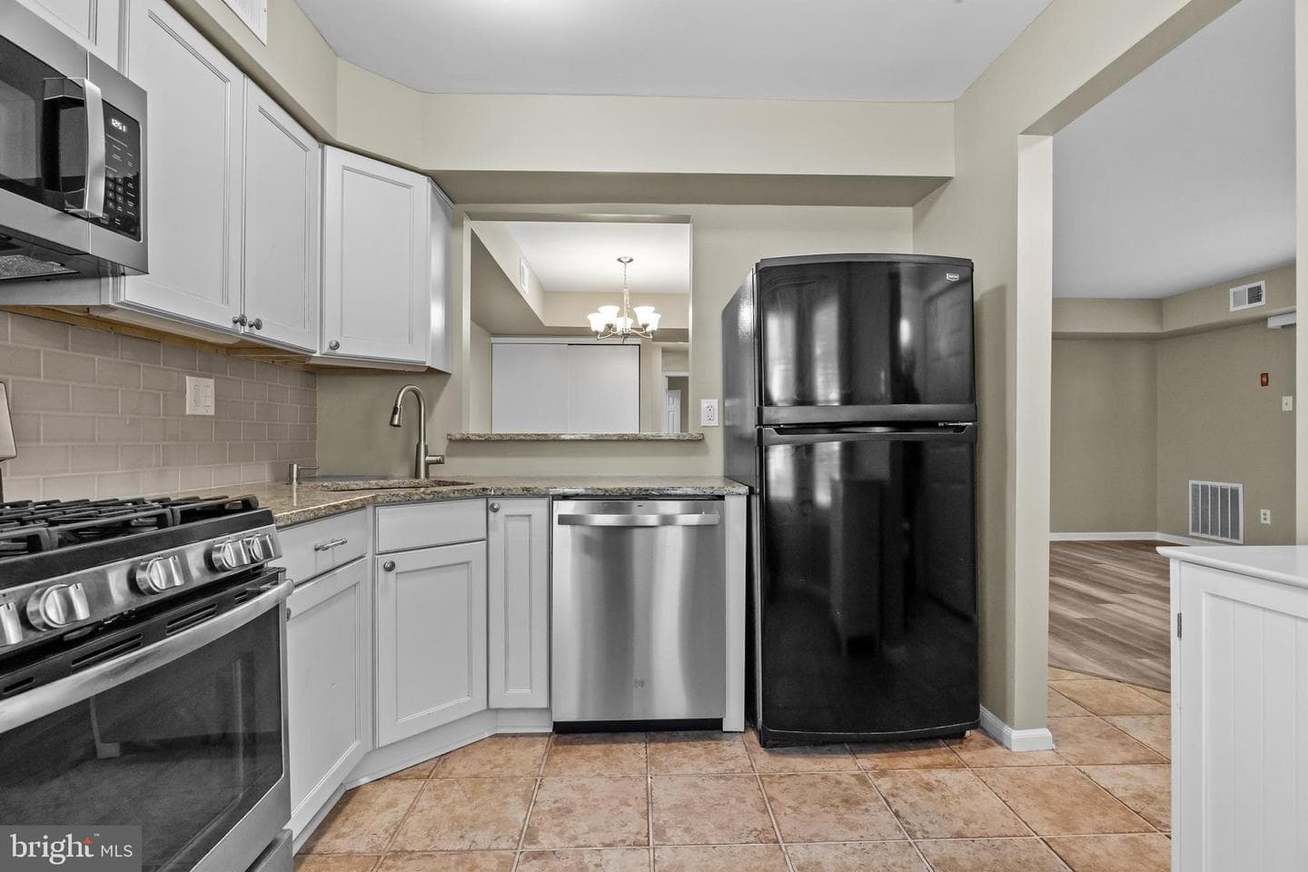 105 Hopkins Court photo 7