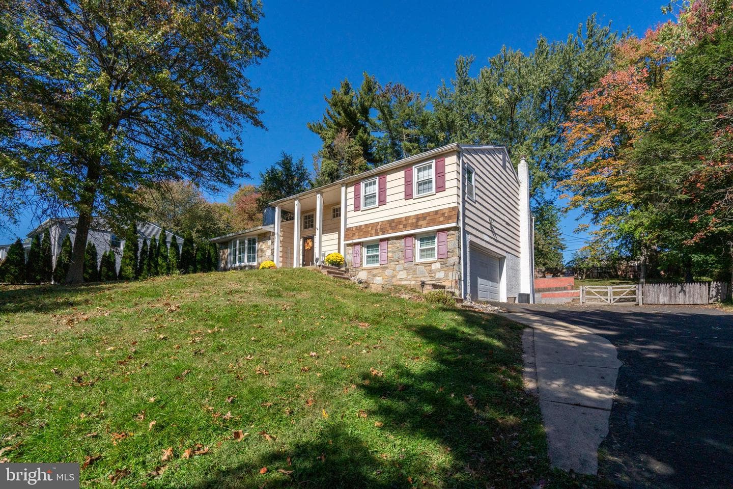 261 Fairhill Drive photo 3