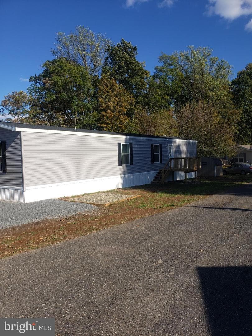 344 Apple Drive photo 2