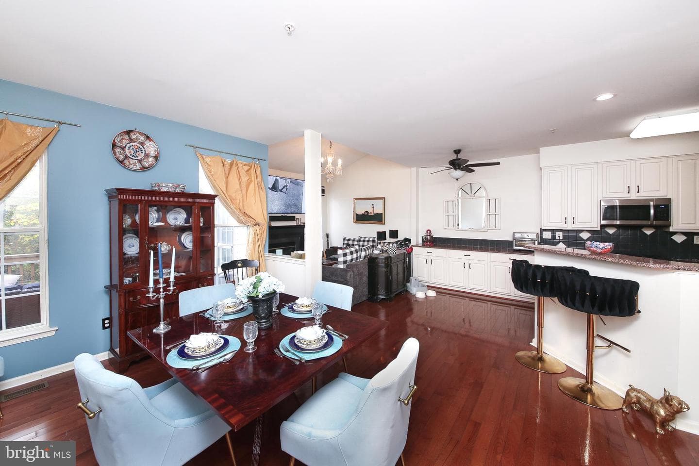 535 Mockingbird Way photo 3