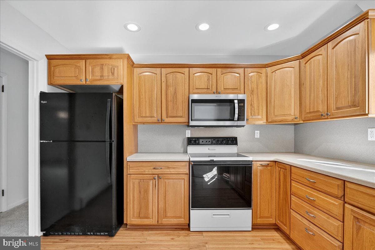 161 Maple Avenue photo 10