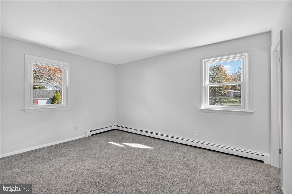 161 Maple Avenue photo 13
