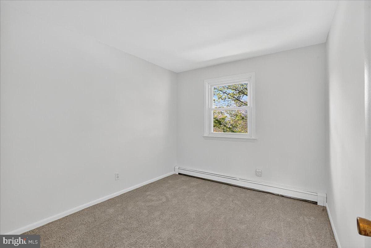161 Maple Avenue photo 16