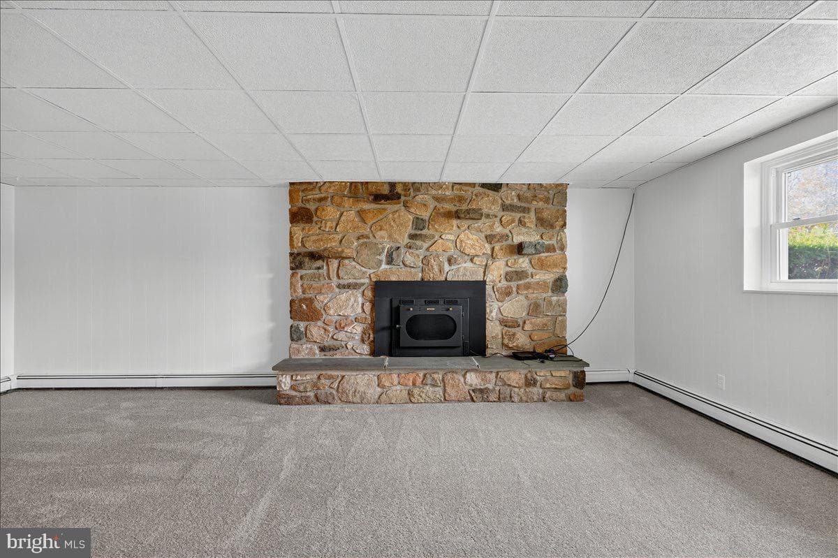 161 Maple Avenue photo 23