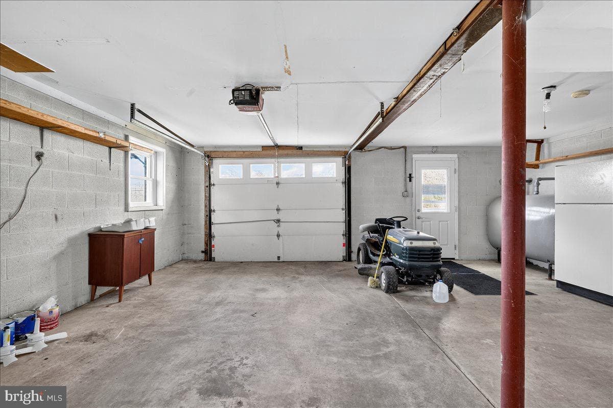 161 Maple Avenue photo 24