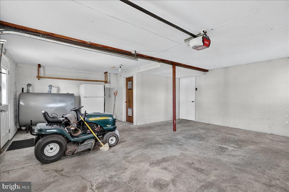 161 Maple Avenue photo 25