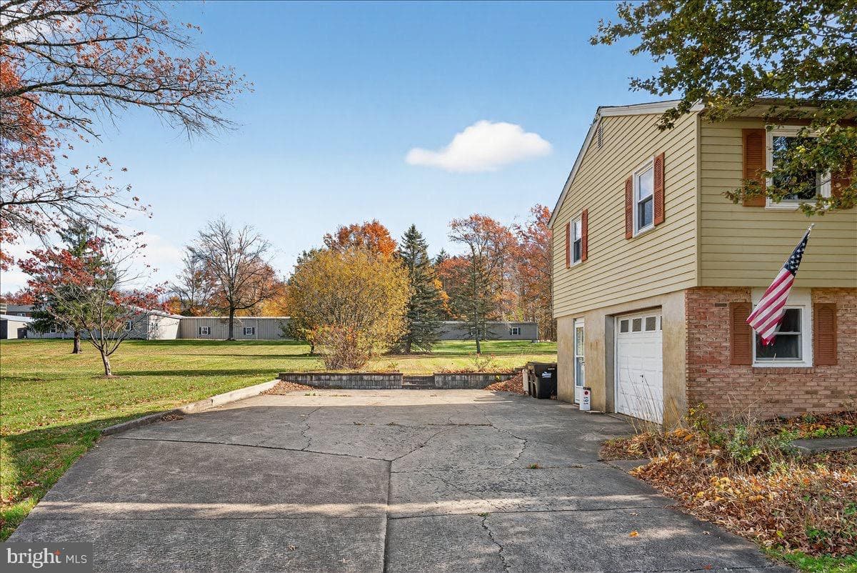 161 Maple Avenue photo 28