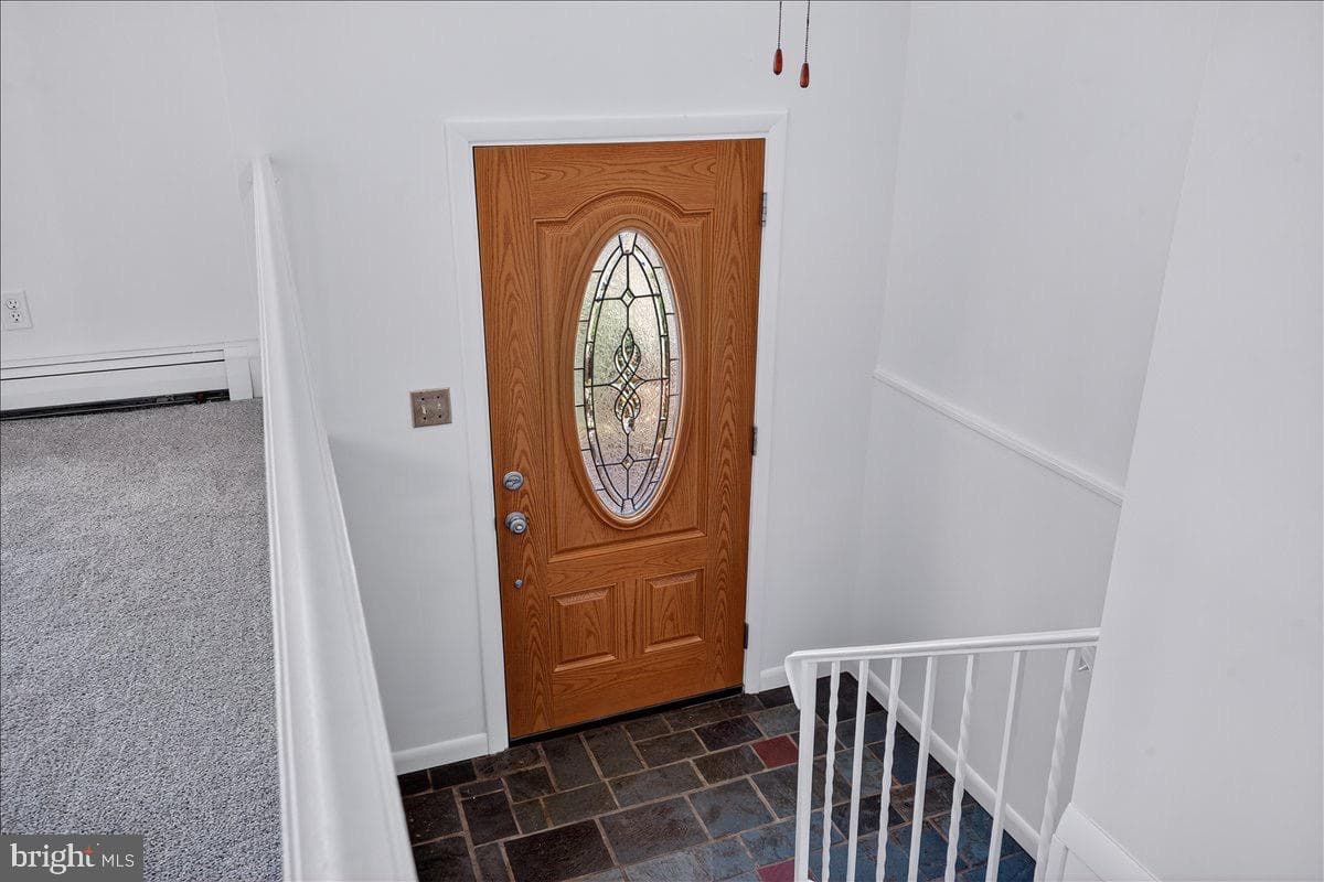 161 Maple Avenue photo 3