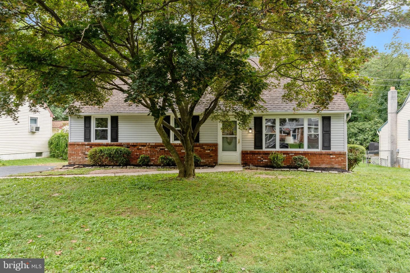 387 Larchwood Avenue photo 2