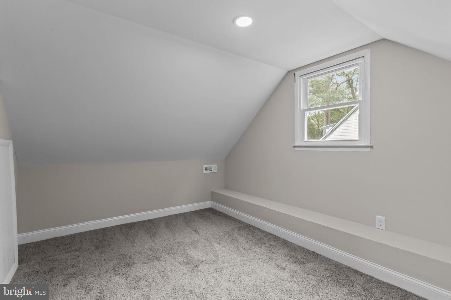 387 Larchwood Avenue photo 24