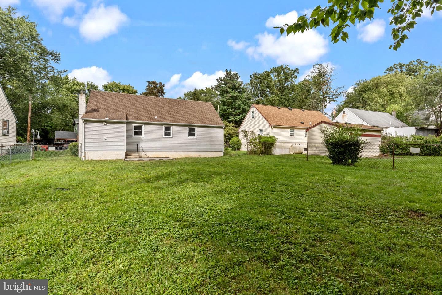 387 Larchwood Avenue photo 27