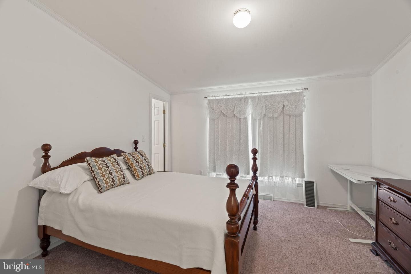 561 Spring Meadow Circle photo 11