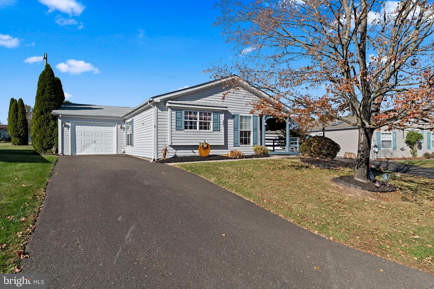 561 Spring Meadow Circle photo 2