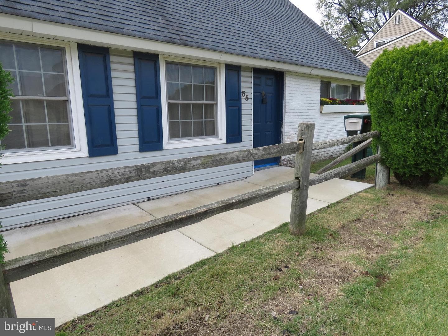 35 Parkside Circle photo 1
