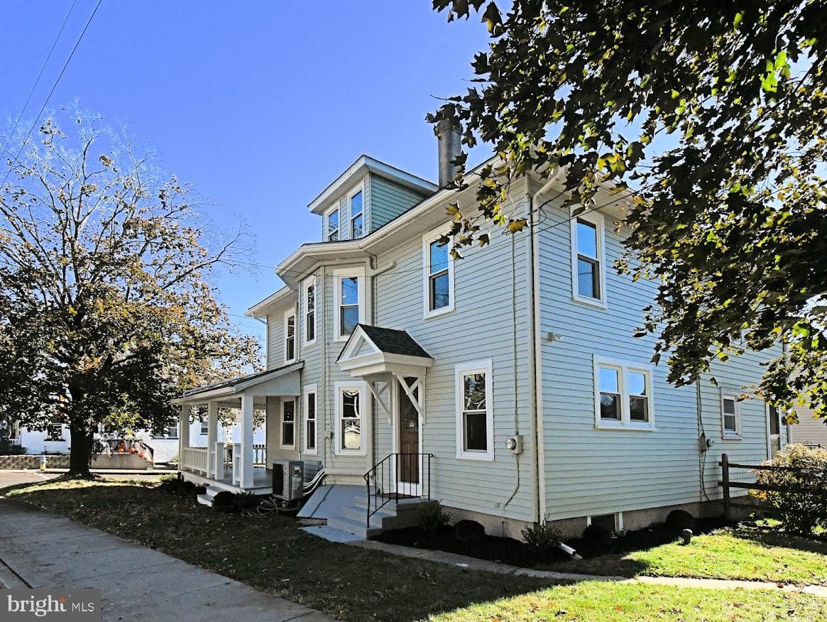 326 N 5th photo 3