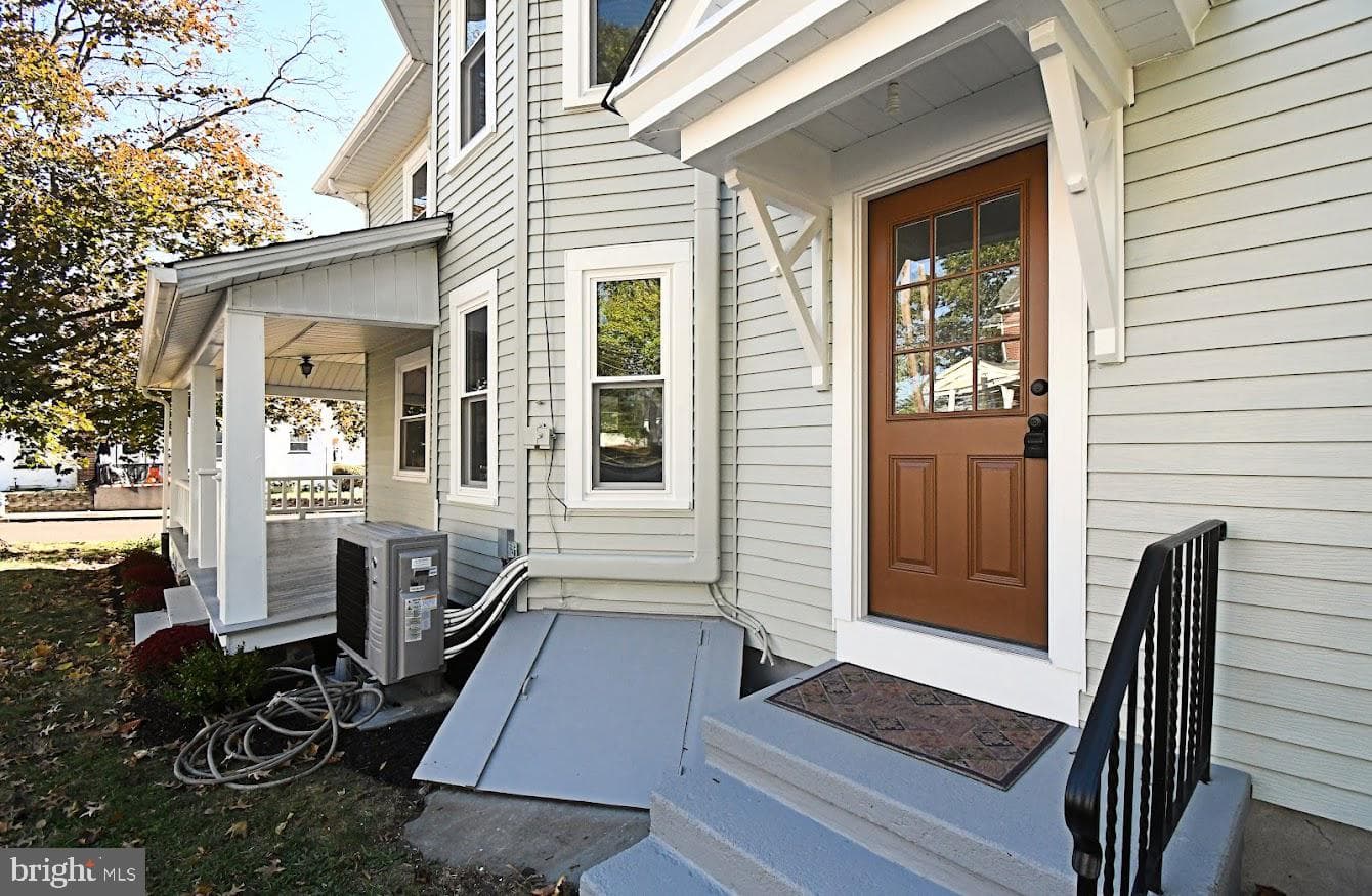326 N 5th photo 4