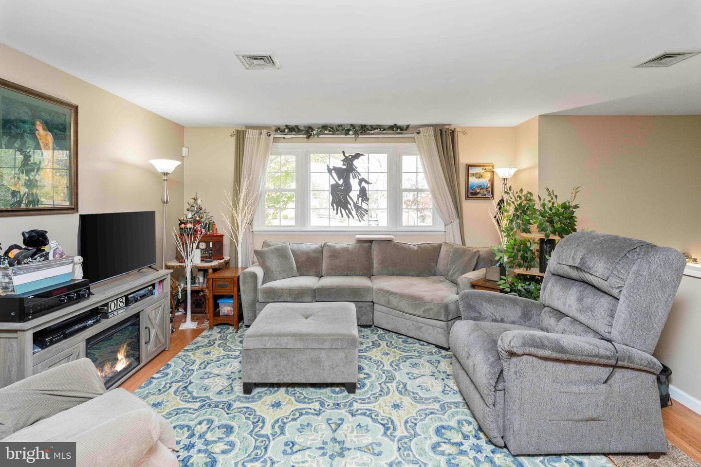 245 Hampshire Drive photo 7