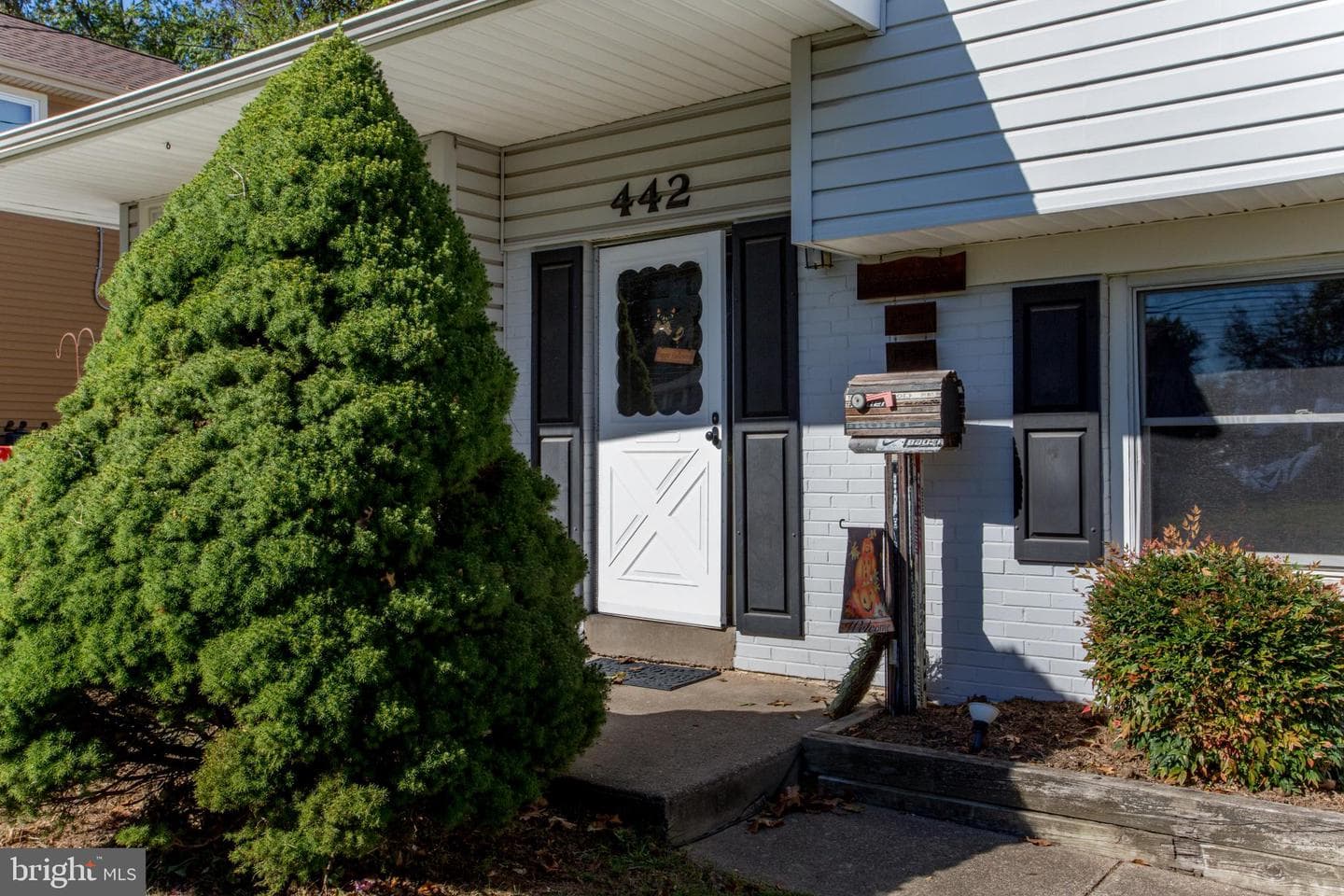 442 Acorn Drive photo 2
