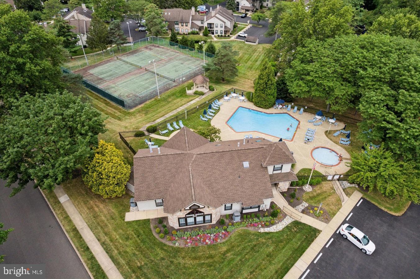 244 Sassafras Court photo 3