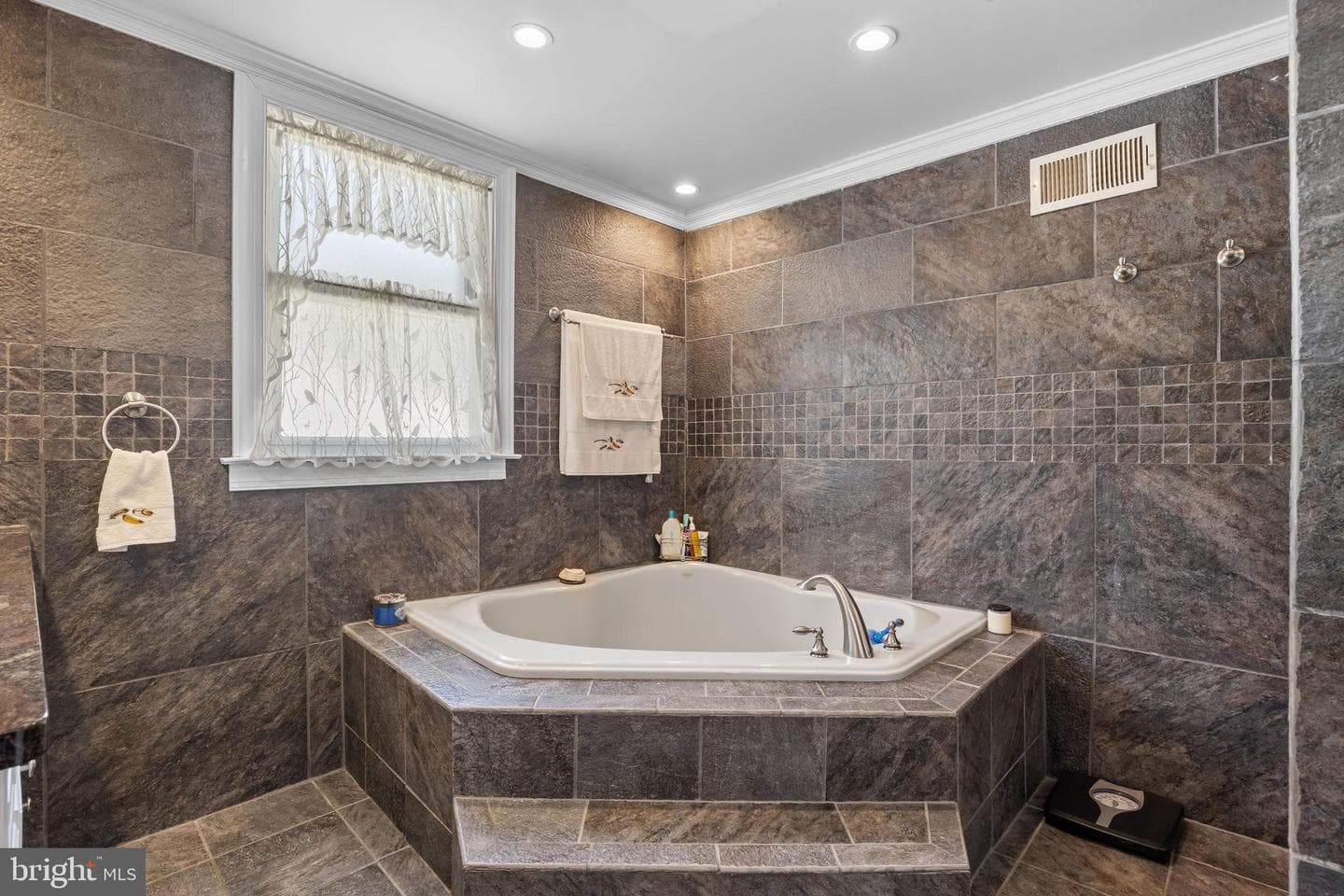11 Hilltop Road photo 30
