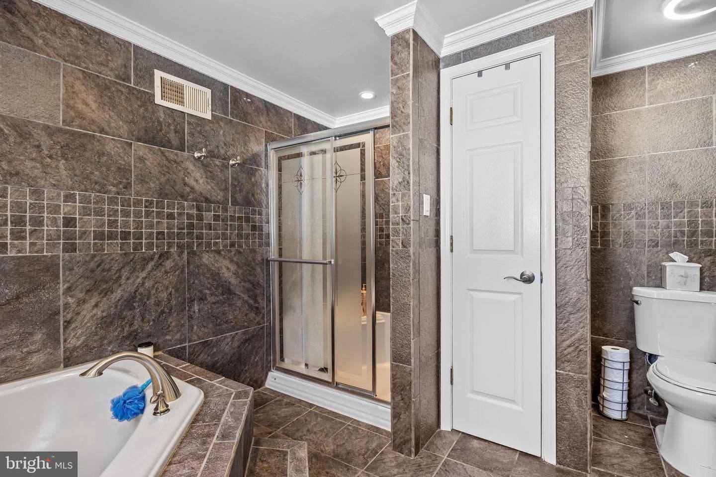 11 Hilltop Road photo 32