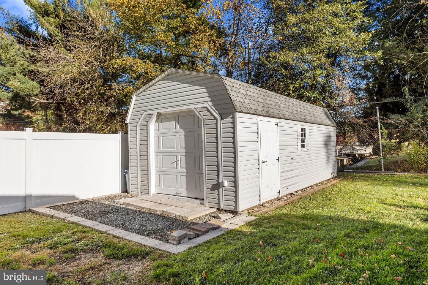 11 Hilltop Road photo 40