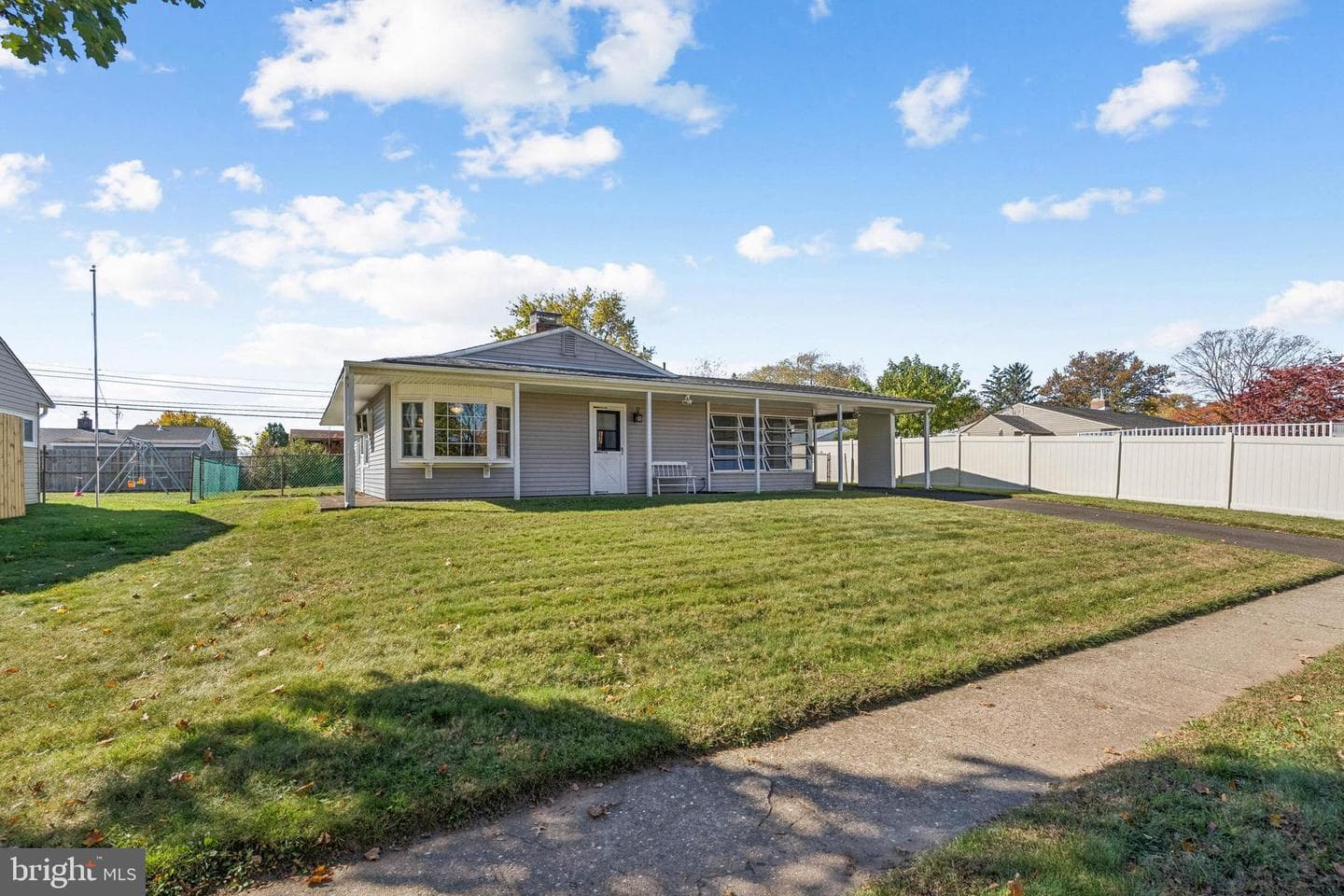466 Lakeside Drive photo 2
