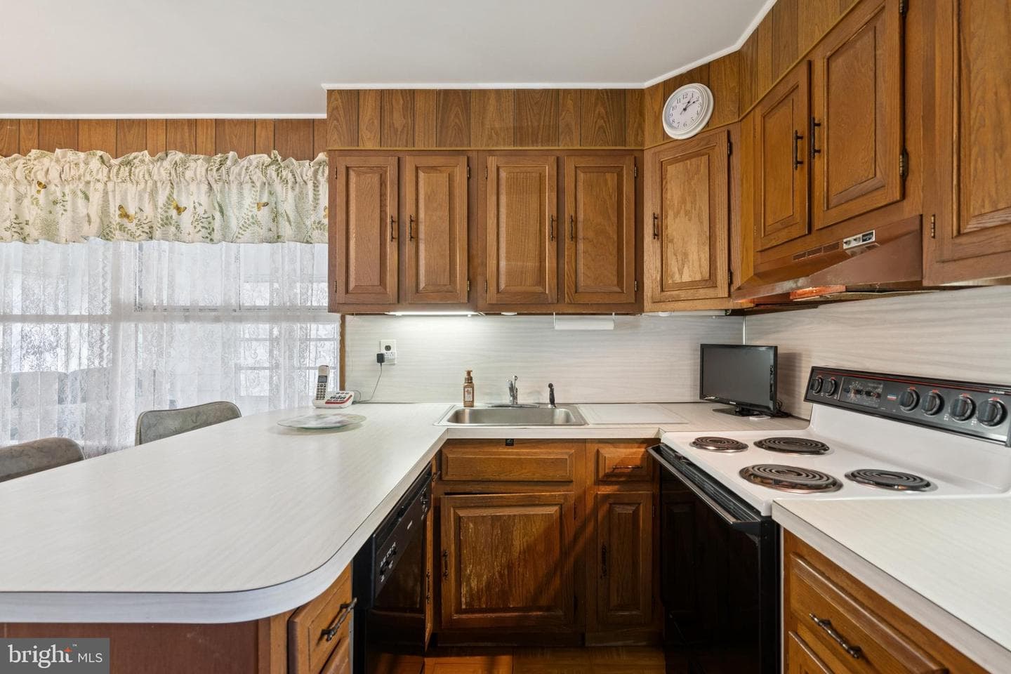 466 Lakeside Drive photo 7