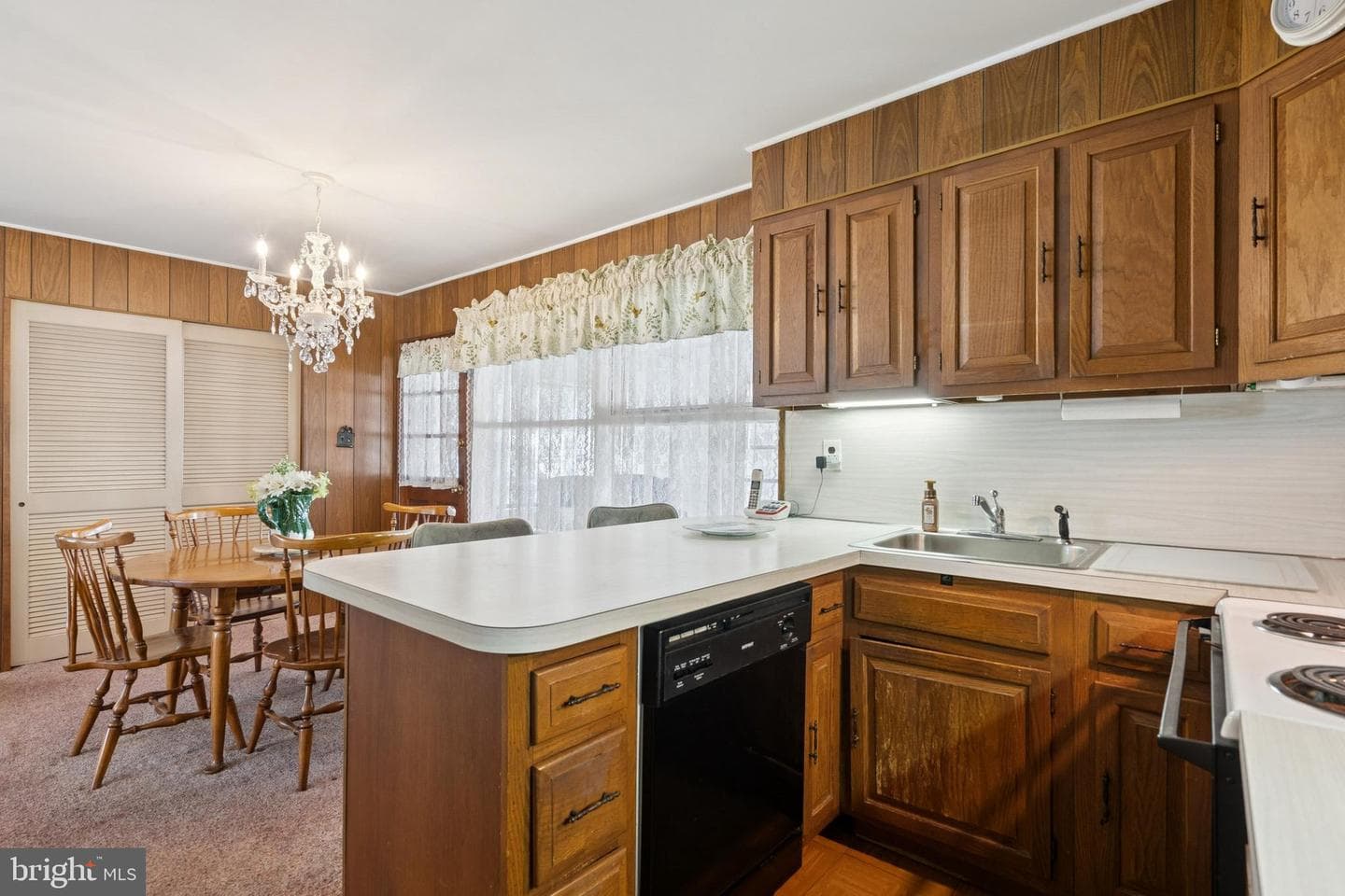466 Lakeside Drive photo 8