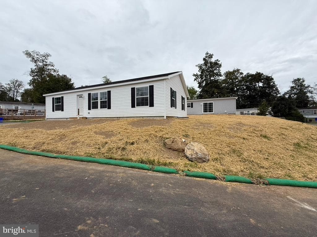 965 Eleanor Lane photo 2