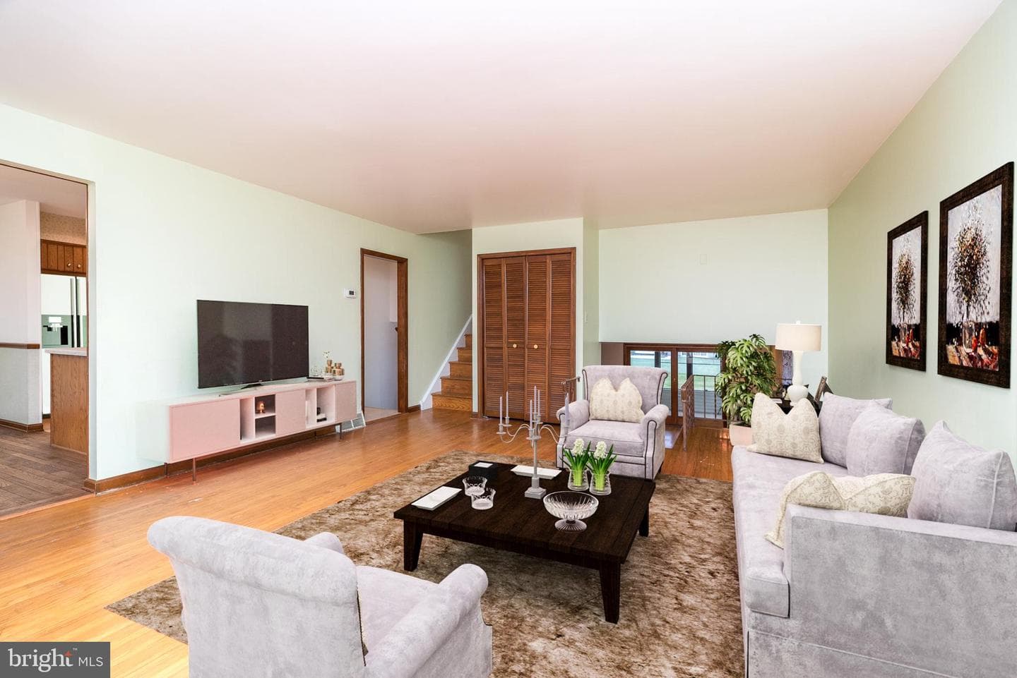 176 Westbury Drive photo 2