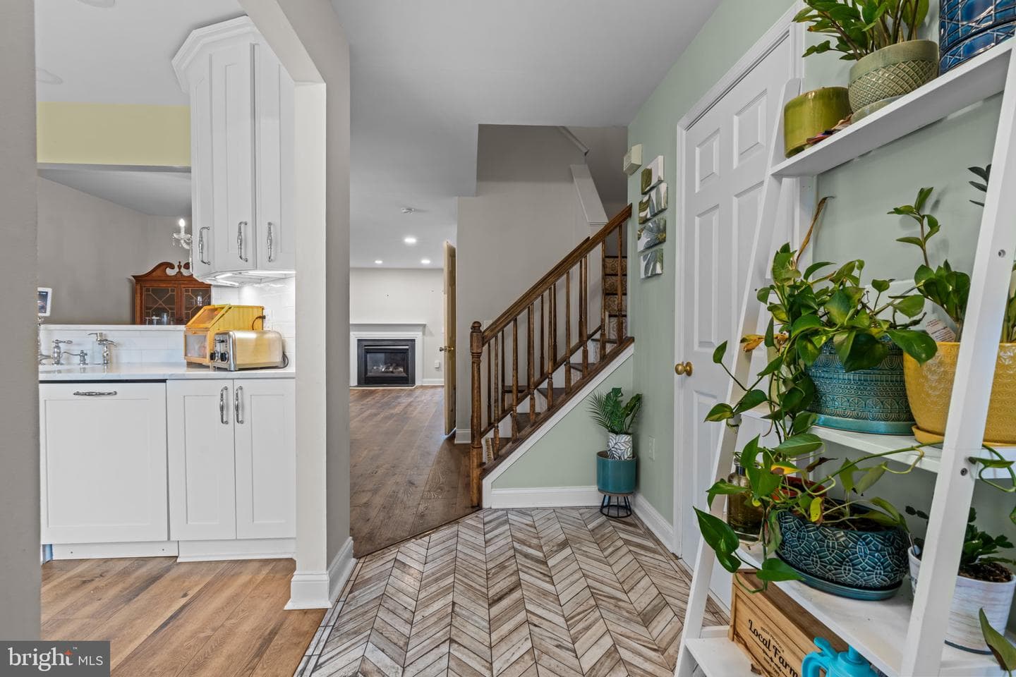 320 Melvin Avenue N #N photo 3