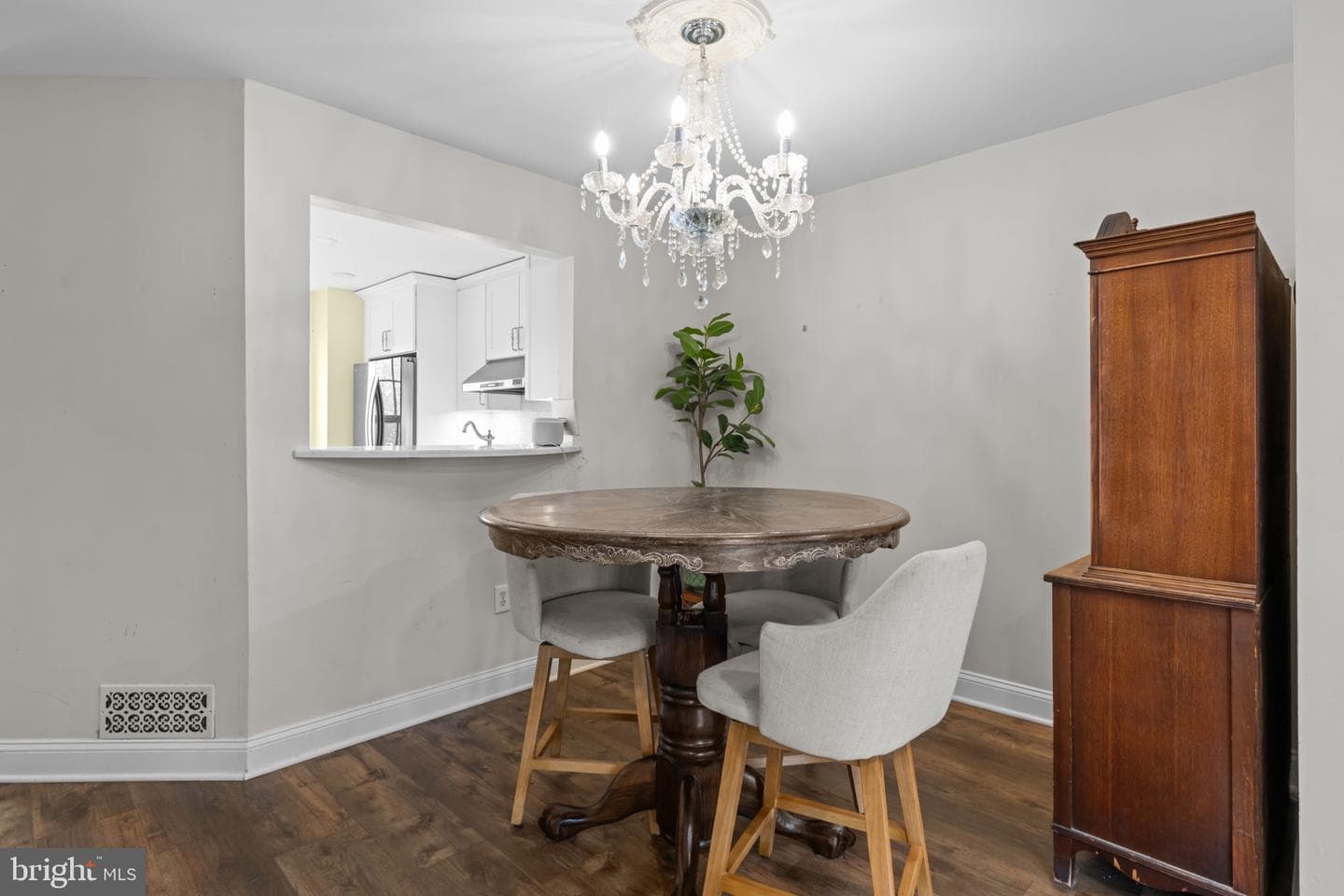 320 Melvin Avenue N #N photo 9