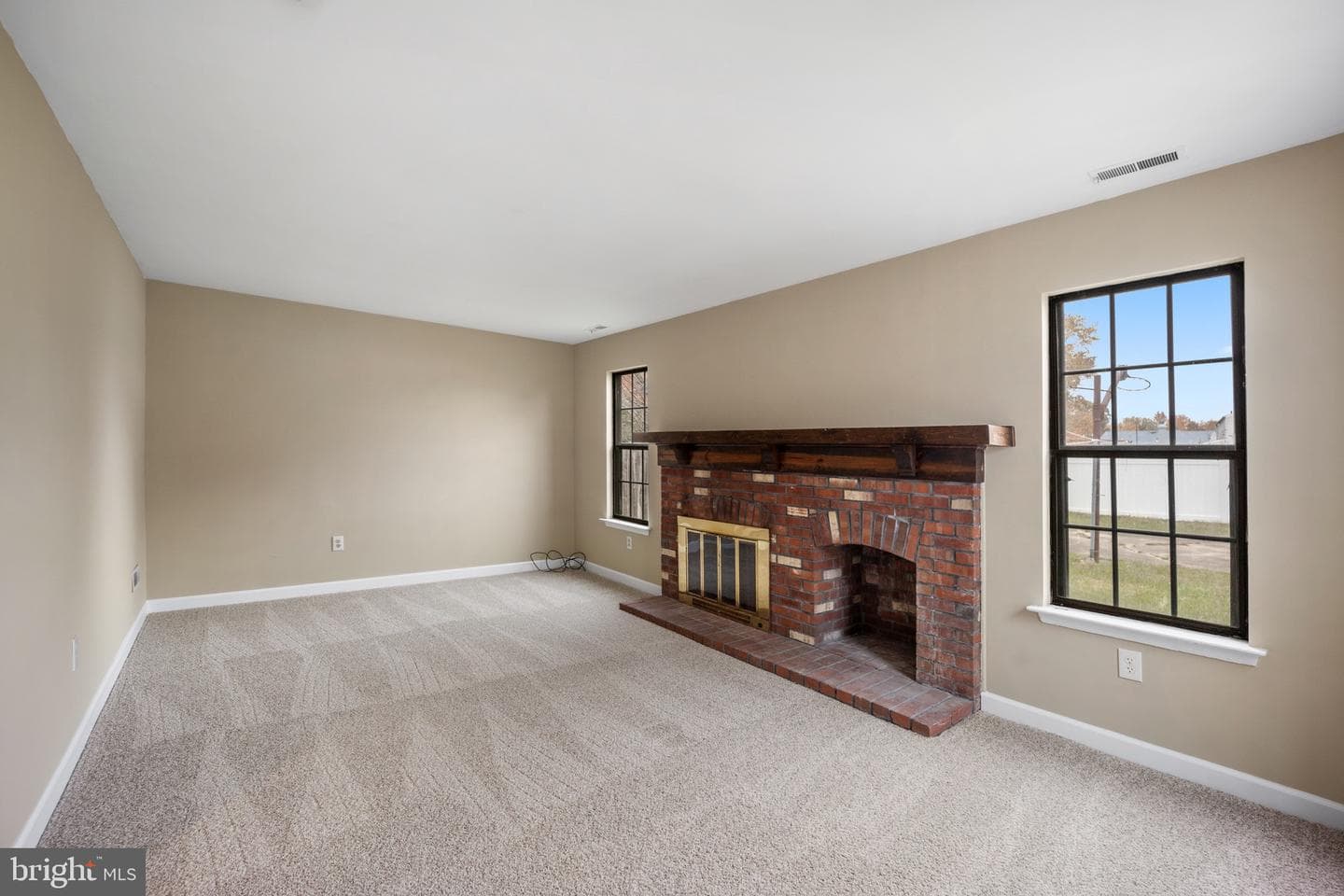 560 Fernwood Lane photo 2