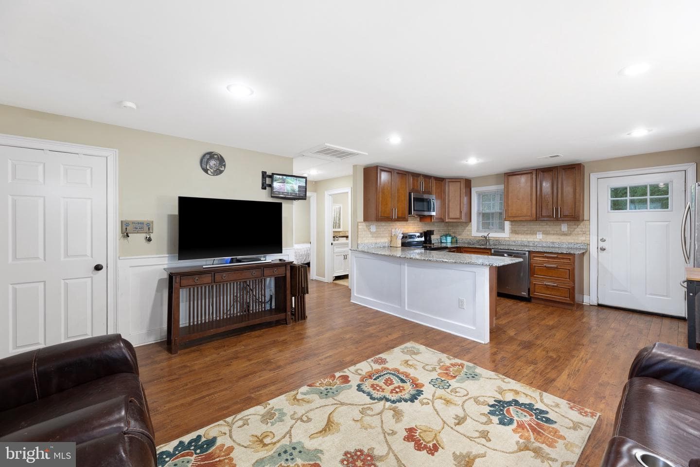 5604 Fleetwing Drive photo 2