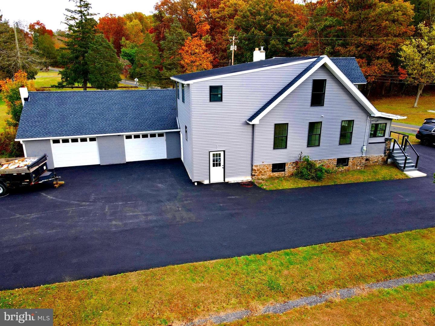 135 Center Hill Road photo 3